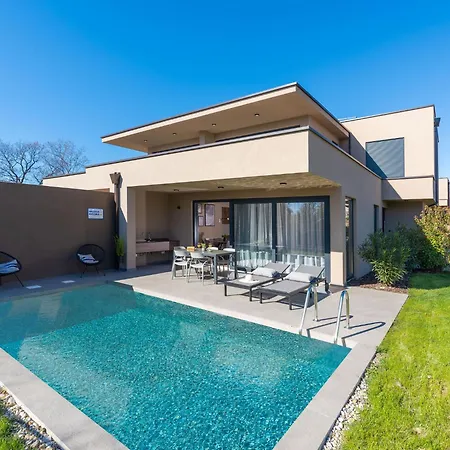 With Private Swimming Pool Villa *