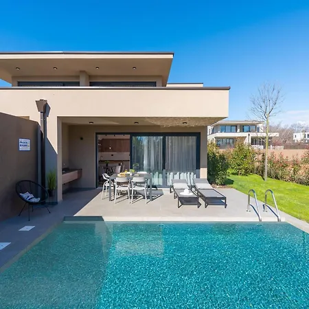 With Private Swimming Pool * Karigador